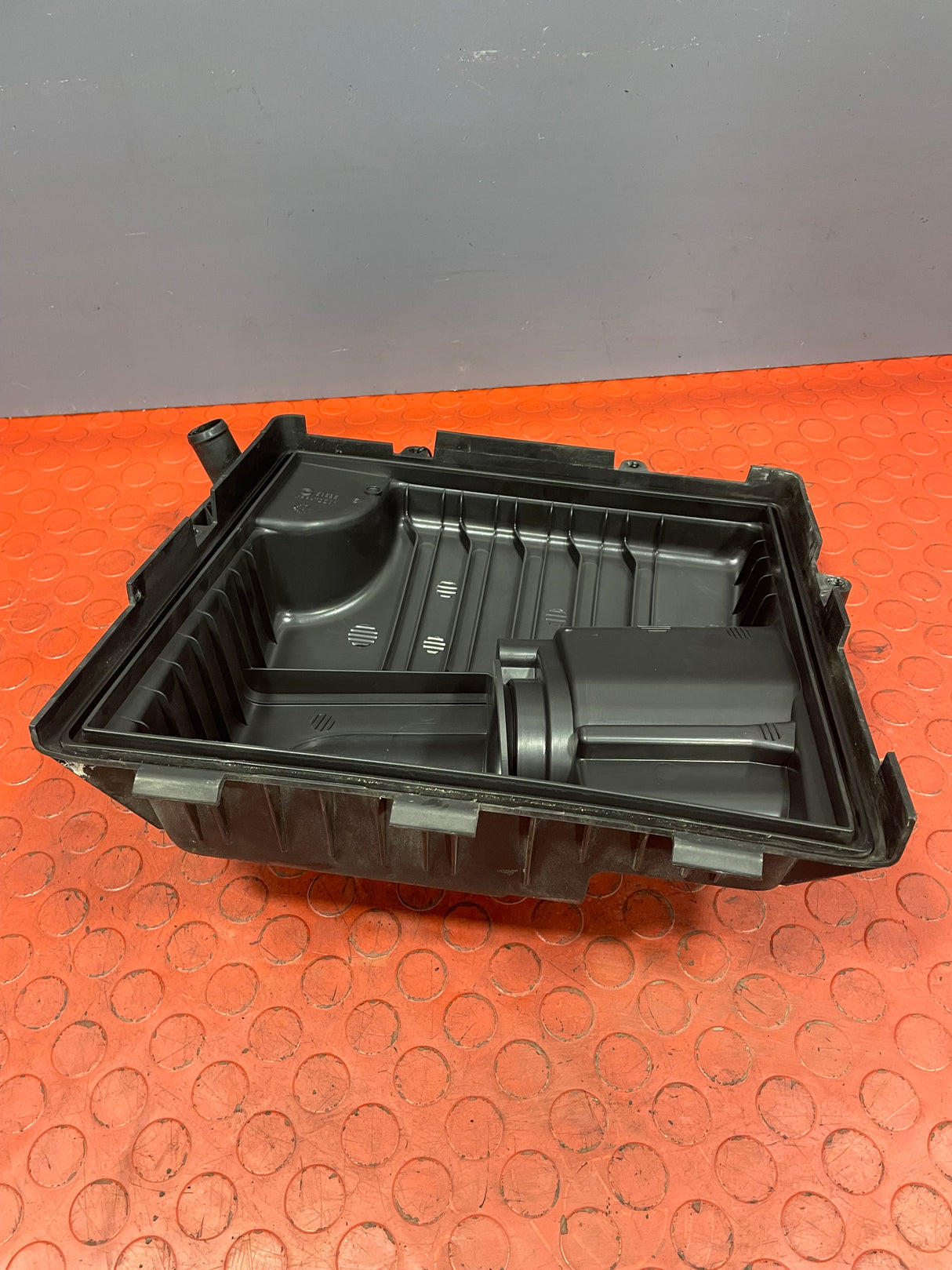 Renault Trafic/Vauxhall Vivaro AIR BOX LID 2.0 DCi 2010-2014  P/N H8200542143