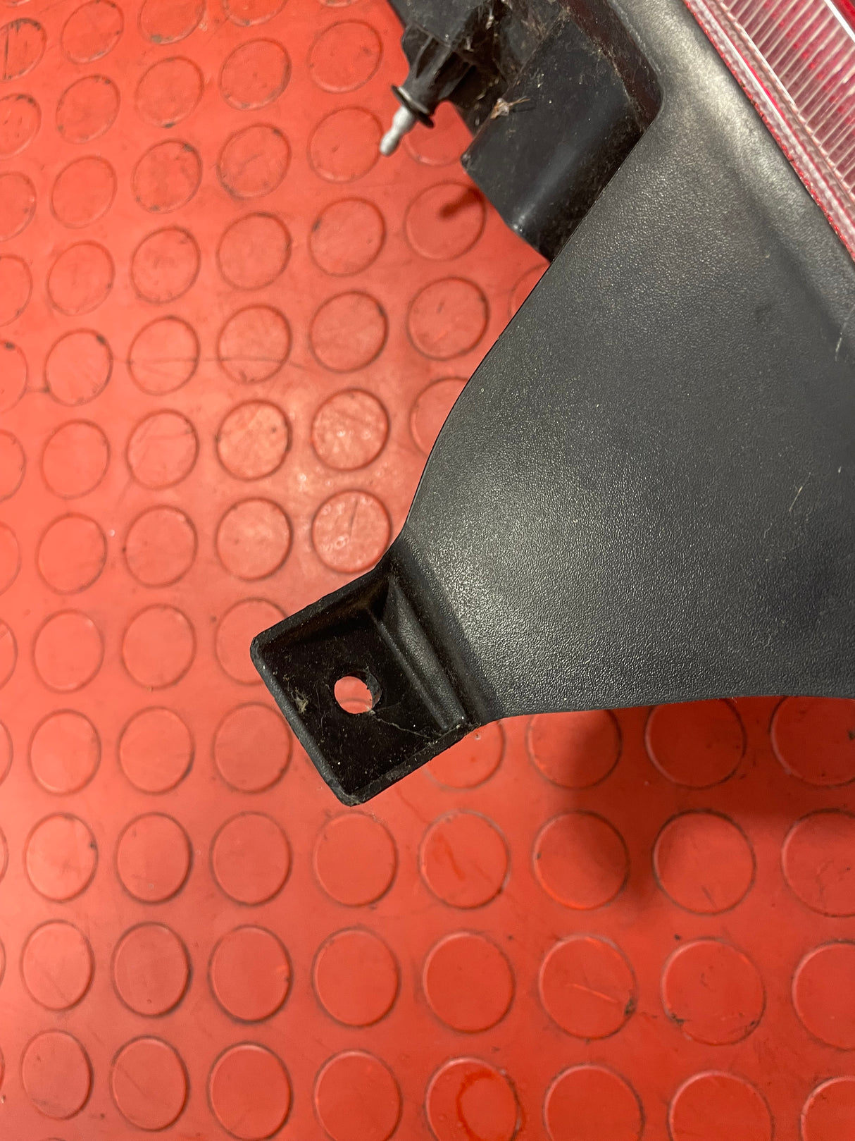 Ford Transit Custom TAILLIGHT PASSENGER SIDE (Small Crack In Top Of Lens) 2013-2018 P/N BK2113405AJ - 1