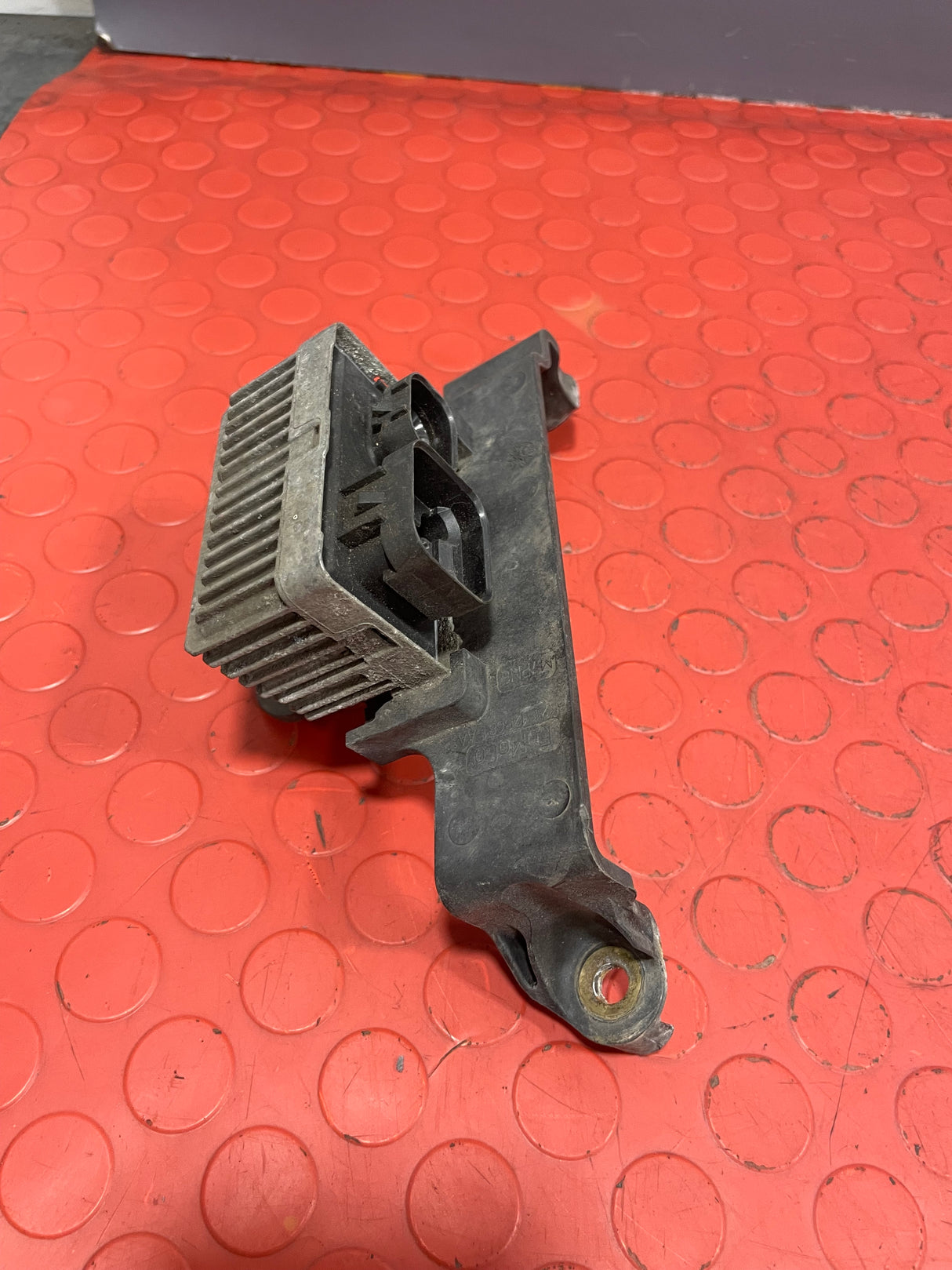 Ford Transit Custom GLOW PLUG RELAY WITH BRACKET 2.2 2013-2016 P/N BK2112B681AA