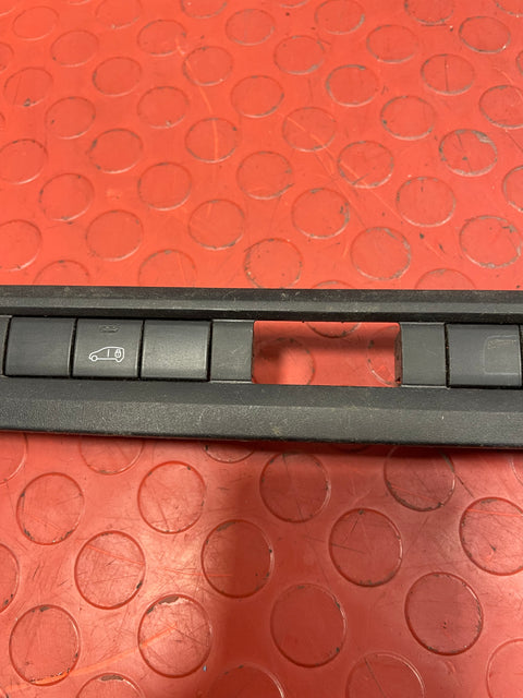 Citroen Berlingo/Peugeot Partner REAR CENTRAL LOCKING SWITCH AND PANEL 2019-2024 P/N 9811141877 / 9808825177