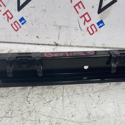 Citroen Berlingo/Peugeot Partner/Vauxhall Combo/Toyota Proace City SLIDING DOOR MIDDLE RAIL N/S  2019-2024 P/N 9828517380