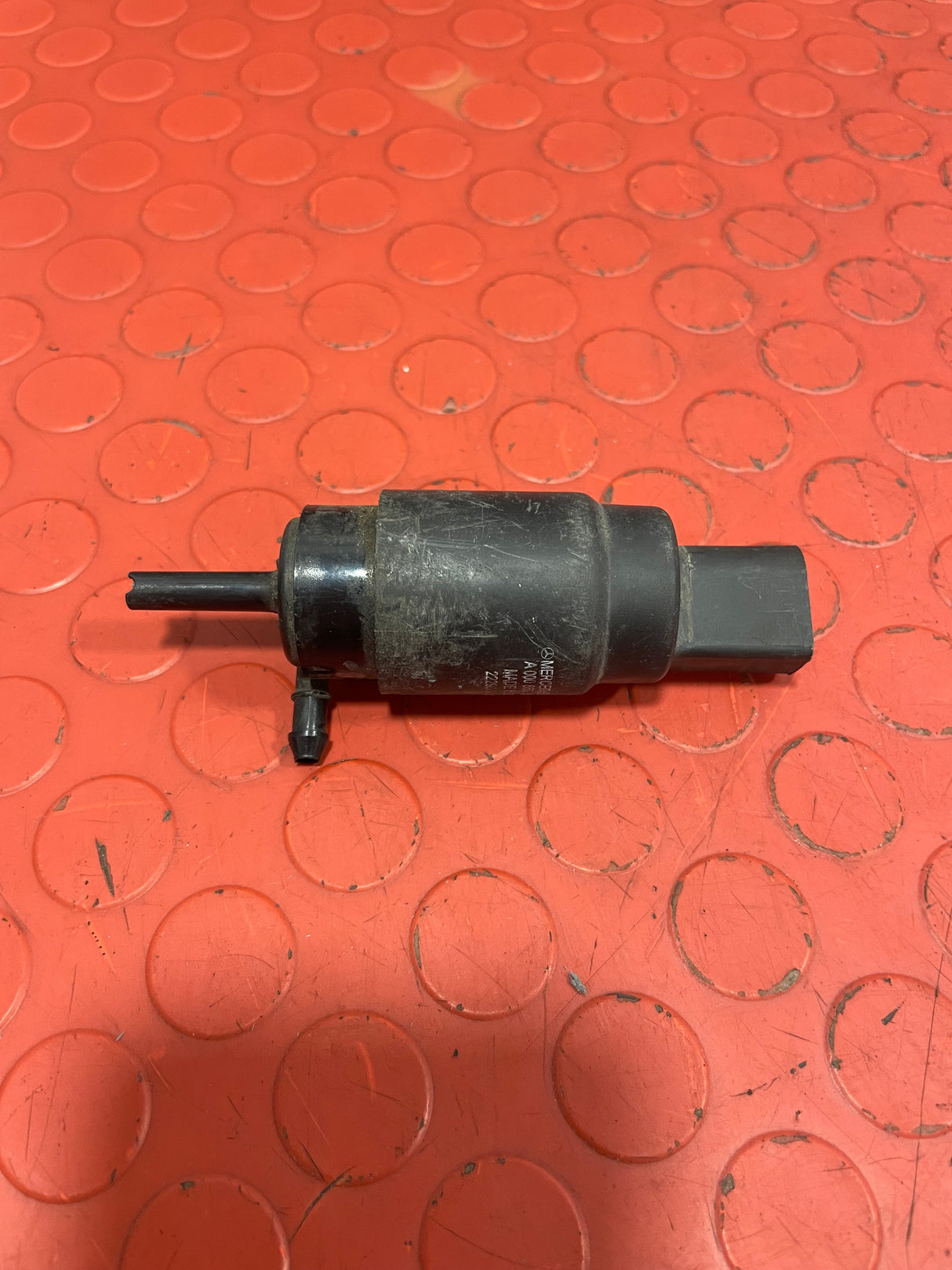 Volkswagen Crafter/Mercedes Sprinter WINDSCREEN WASHER BOTTLE PUMP 2006-2015 P/N A0008605826