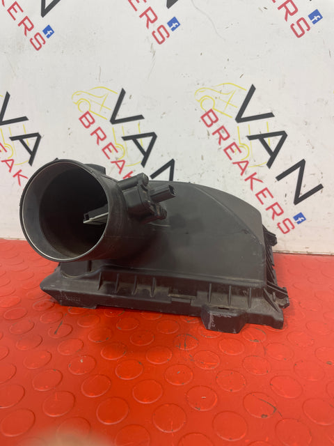 Renault Trafic/ Vauxhall Vivaro 1.6 AIR BOX LID WITH AIR FLOW SENSOR 2014-2017 P/N H8201333223
