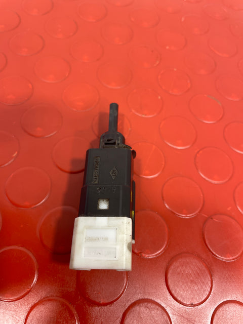 Renault Master BRAKE LIGHT SWITCH 2010–2019  2.3 dCi 4-pin   P/N 253205115R