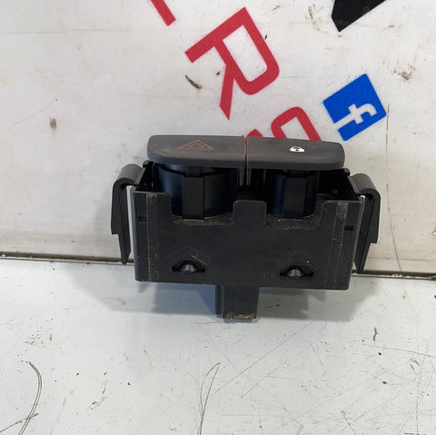 Renault Trafic HAZARD LIGHT/CENTRAL LOCKING SWITCH 2014-2019 P/N E31601