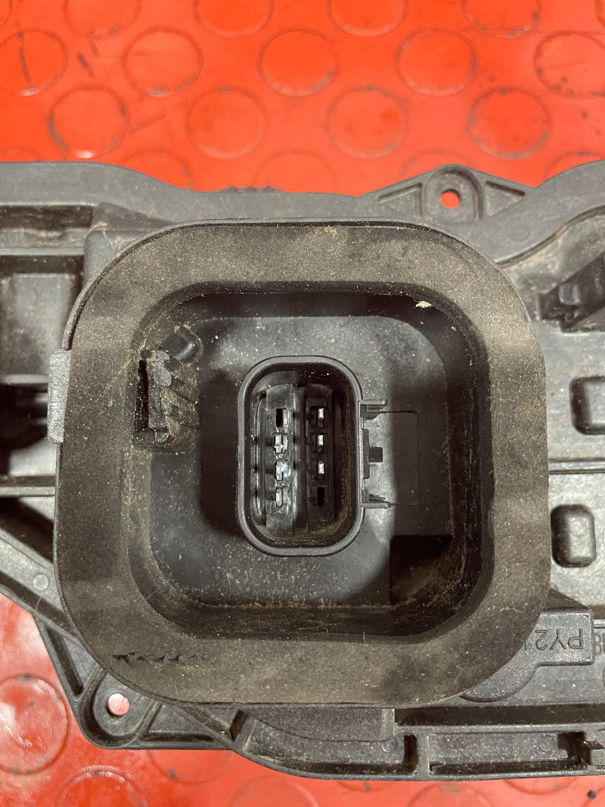 Citroen Relay/Peugeot Boxer/Fiat Ducato REAR TAILLIGHT BULB CARRIER Passenger Side 2008-2019 P/N 20620751