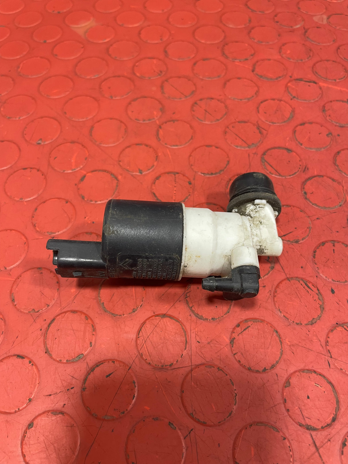 Citroen Berlingo/Peugeot Partner WINDSCREEN WASHER PUMP 2008-2018 P/N 9641553880