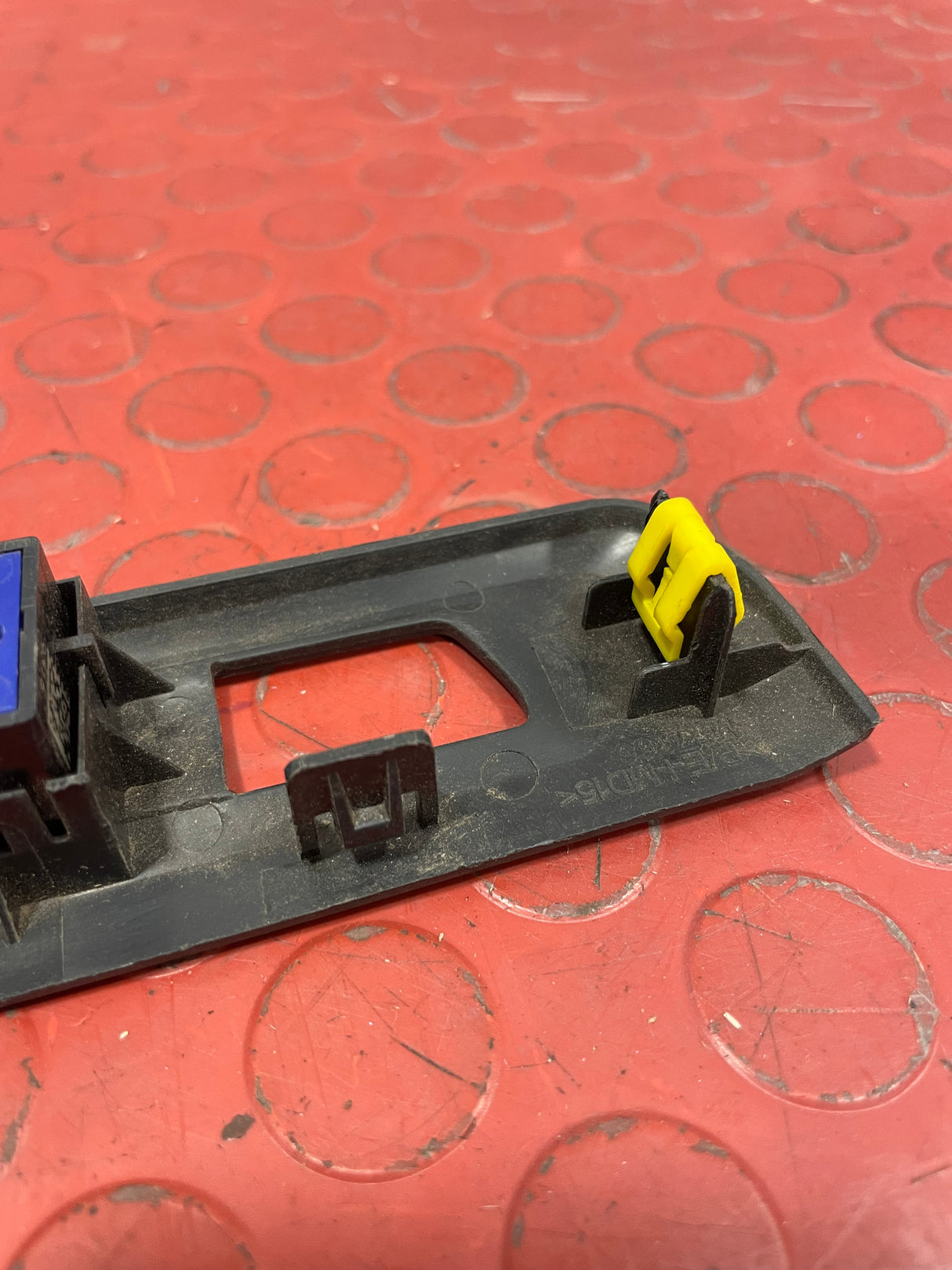 Citroen Berlingo/Peugeot Partner REAR CENTRAL LOCKING SWITCH AND PANEL 2019-2024 P/N 9811141877 / 9808825177