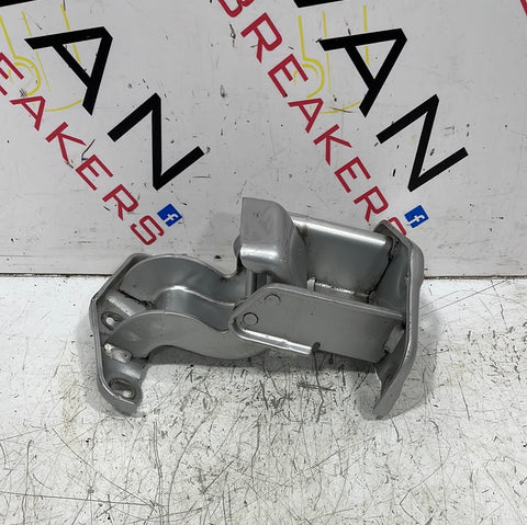 Renault Trafic/Vauxhall Vivaro REAR D/S UPPER HINGE (SILVER) 2014/2019 P/N 904006707R