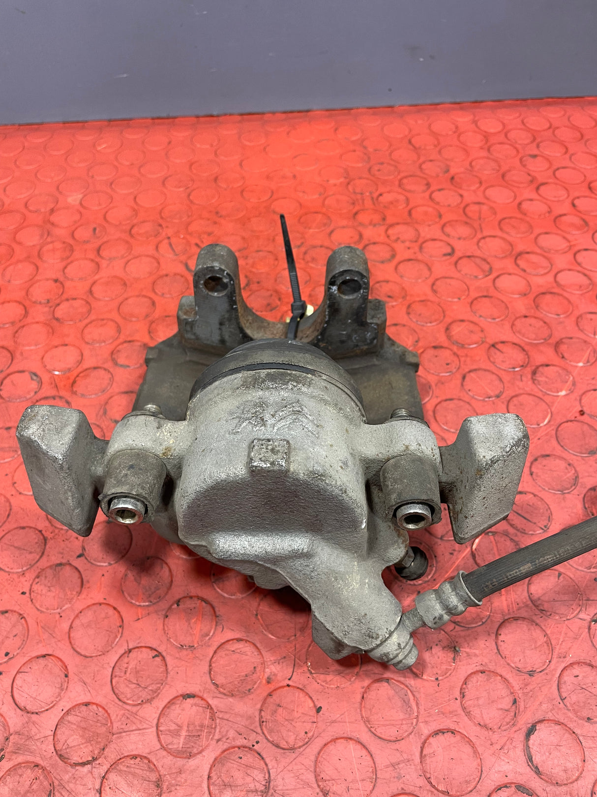Citroen Berlingo/Peugeot Partner FRONT BRAKE CALIPER Passenger Side 2018-2024 P/N 9830798880