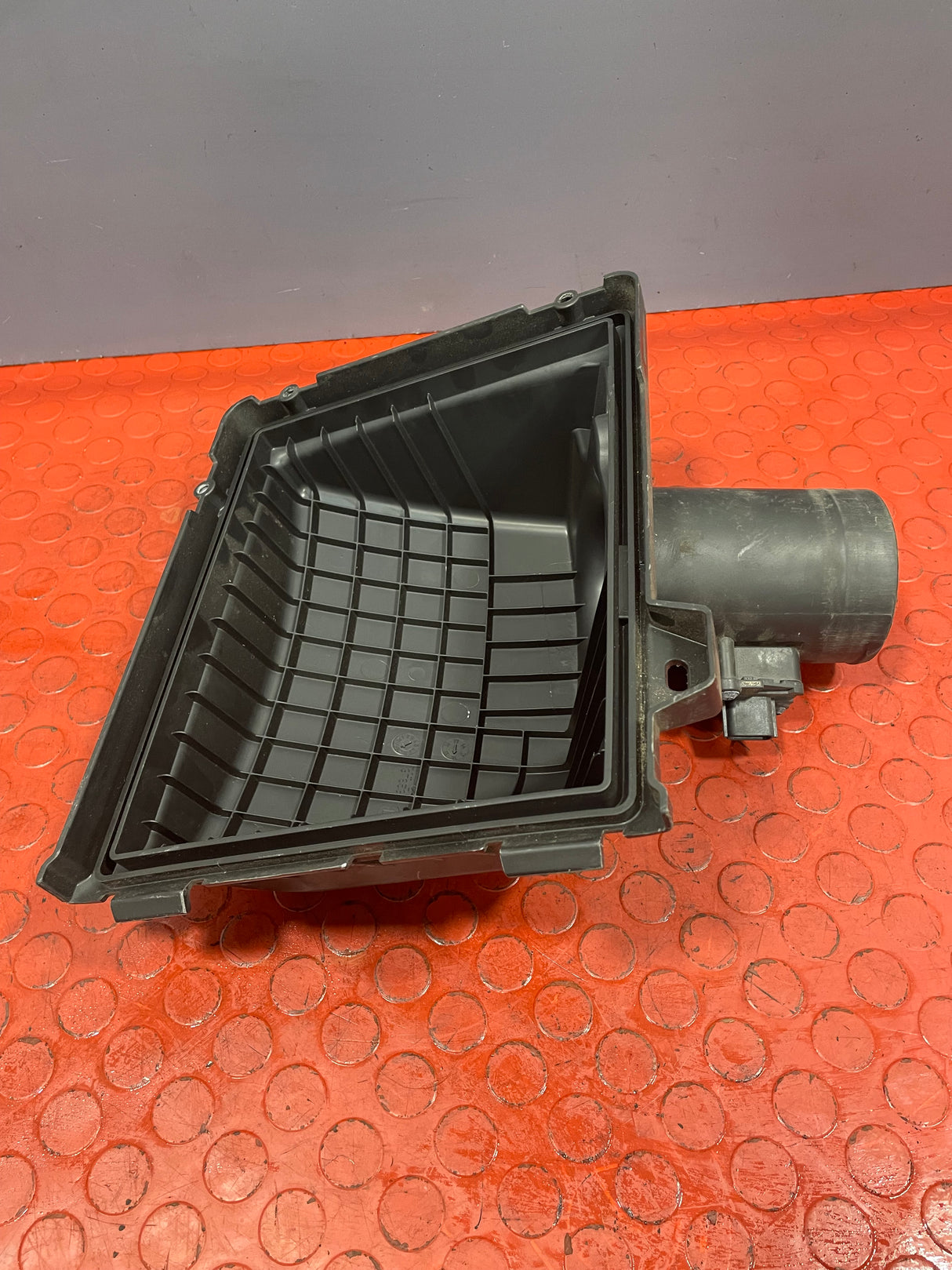 Vauxhall Vivaro/Renault Trafic AIR BOX LID AND MAF SENSOR 2014-2019 P/N H8201333223