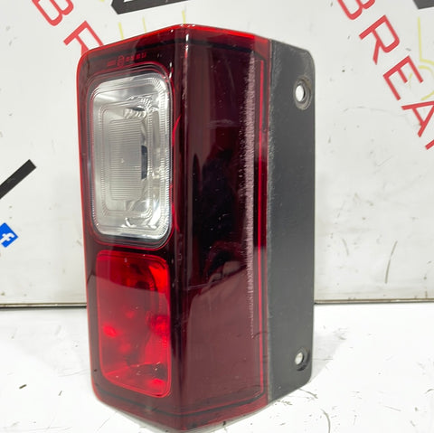 Renault Trafic DRIVER SIDE REAR REVERSE/FOG LIGHT (CRACKED LENS) 2019 P/N 265549399R