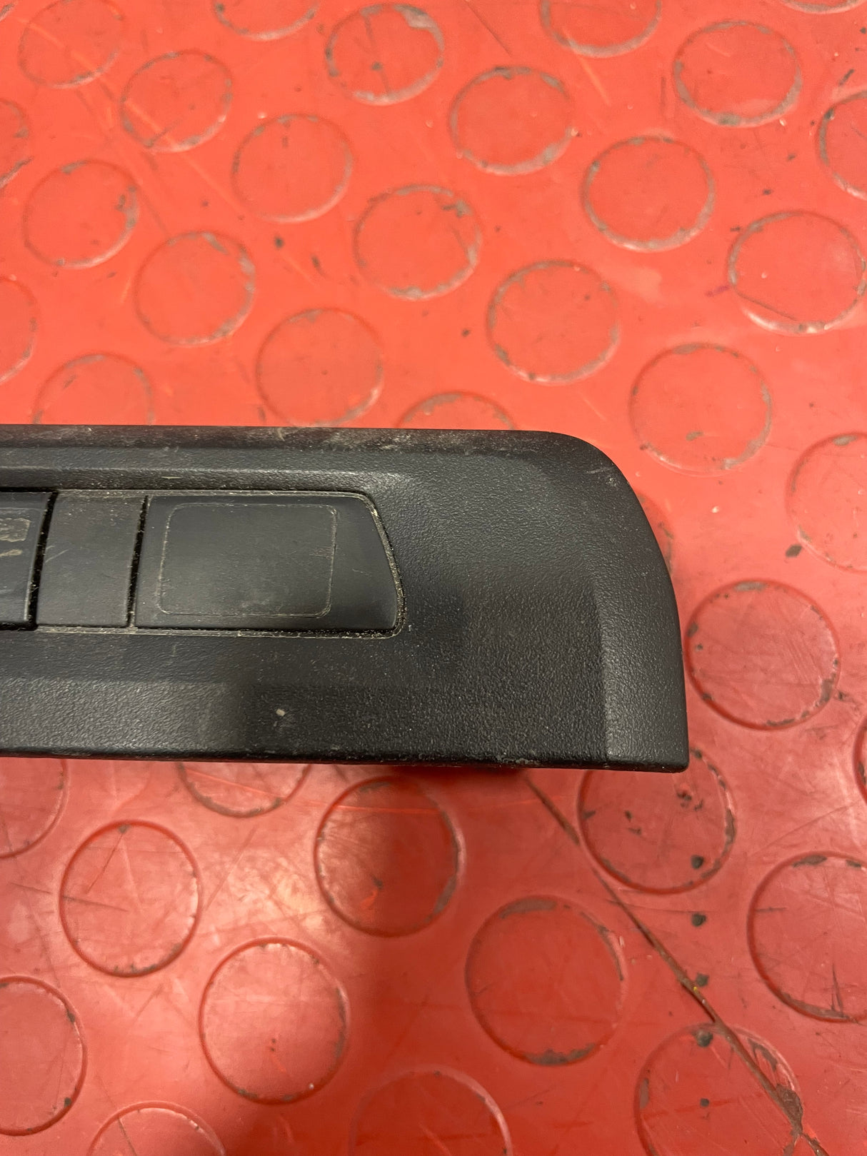 Citroen Berlingo/Peugeot Partner REAR CENTRAL LOCKING SWITCH AND PANEL 2019-2024 P/N 9811141877 / 9808825177