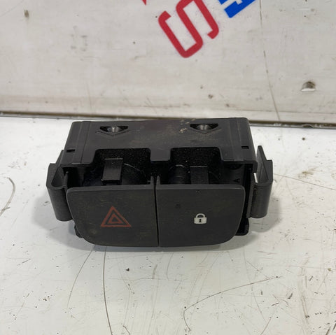 Renault Trafic HAZARD LIGHT/CENTRAL LOCKING SWITCH 2014-2019 P/N E31601