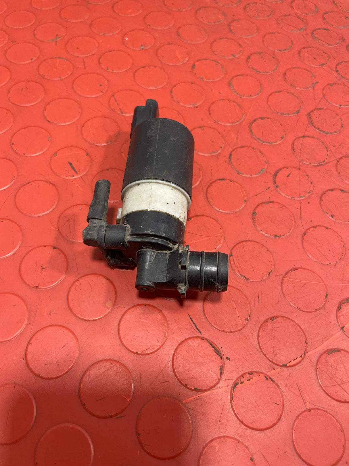 Citroen Berlingo/Peugeot Partner WINDSCREEN WASHER PUMP 2008-2018 P/N 9684522380