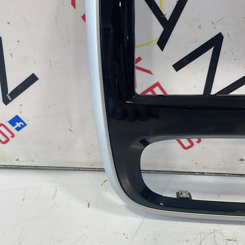 Renault Trafic SCREEN SURROUNDING TRIM 2019 P/N 682609821R