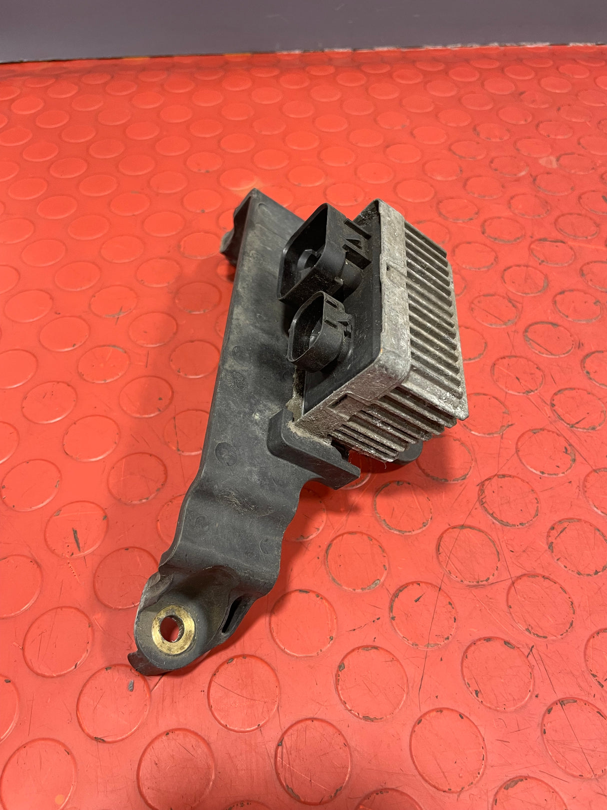 Ford Transit Custom GLOW PLUG RELAY WITH BRACKET 2.2 2013-2016 P/N BK2112B681AA