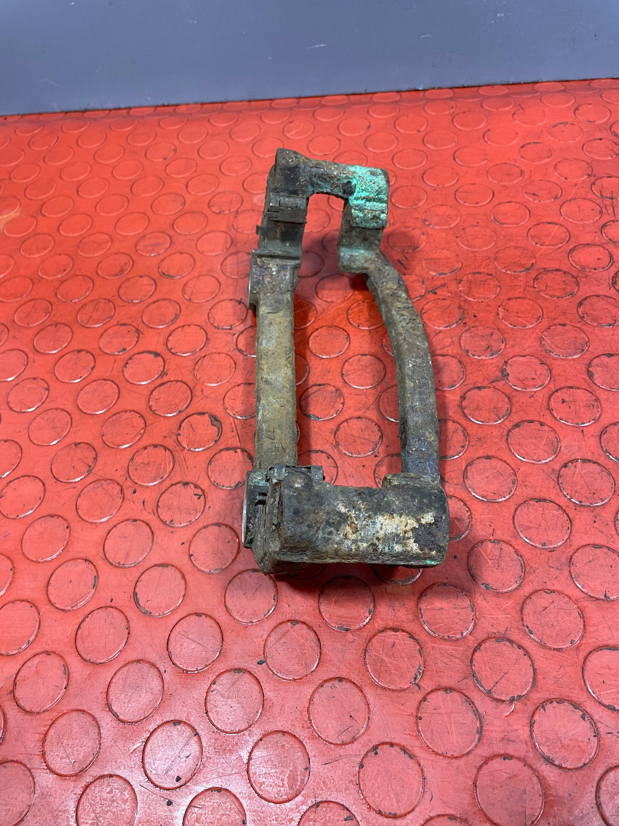 Renault Master/Vauxhall Movano/Nissan NV400 BRAKE CALIPER CRADLE Rear 2014-2021 P/N 440013823R