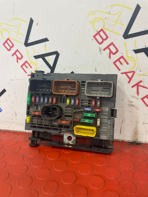 Peugeot/Citroen ENGINE FUSE BOX R04 1.6HDI   P/N 9807028780