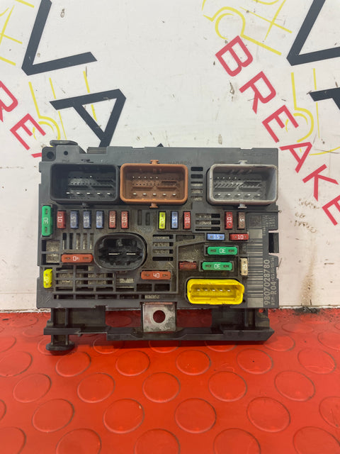 Peugeot/Citroen ENGINE FUSE BOX R04 1.6HDI   P/N 9807028780