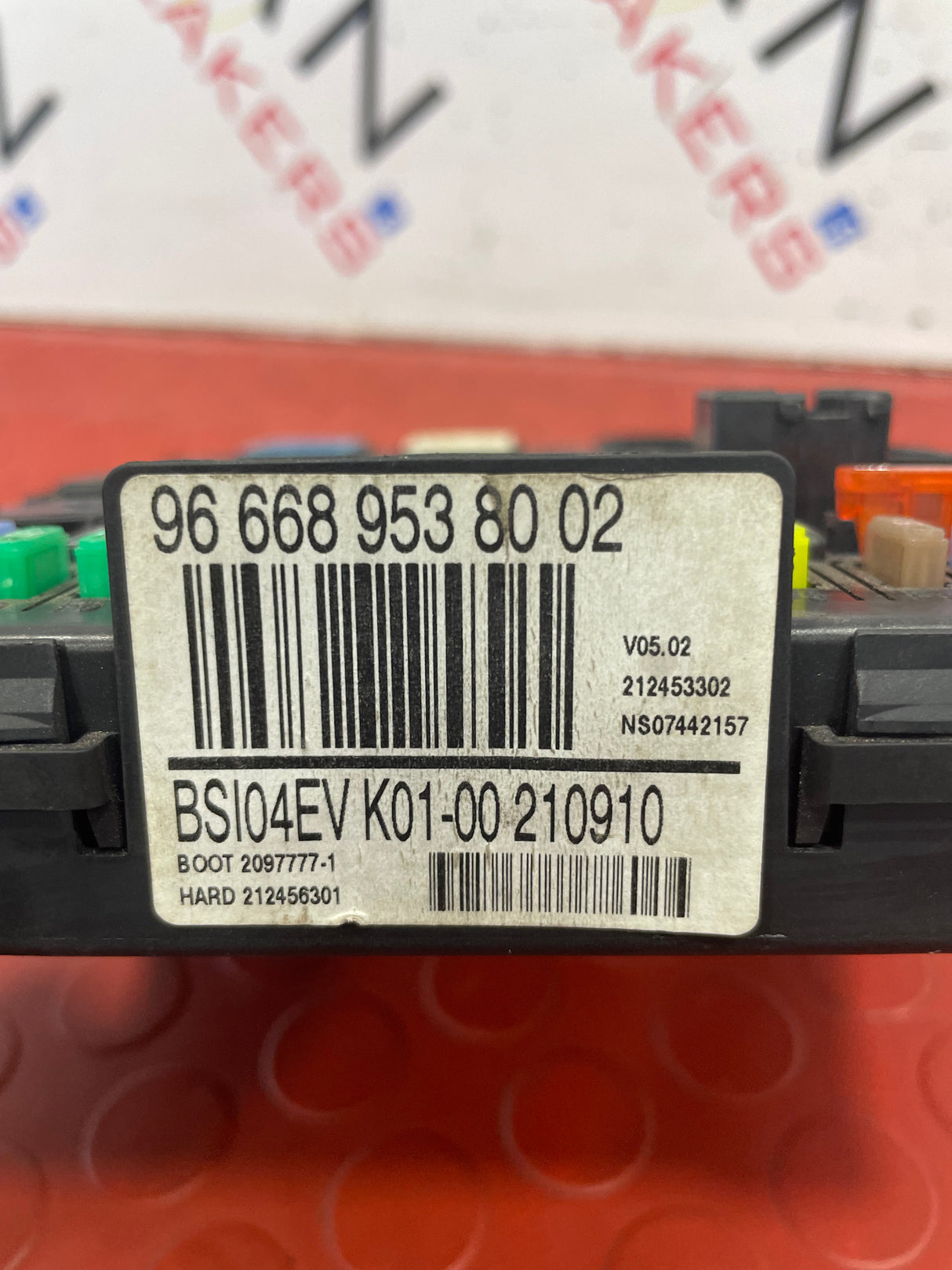 Peugeot Partner/Citroen Berlingo FUSE BOX  P/N 966689538002