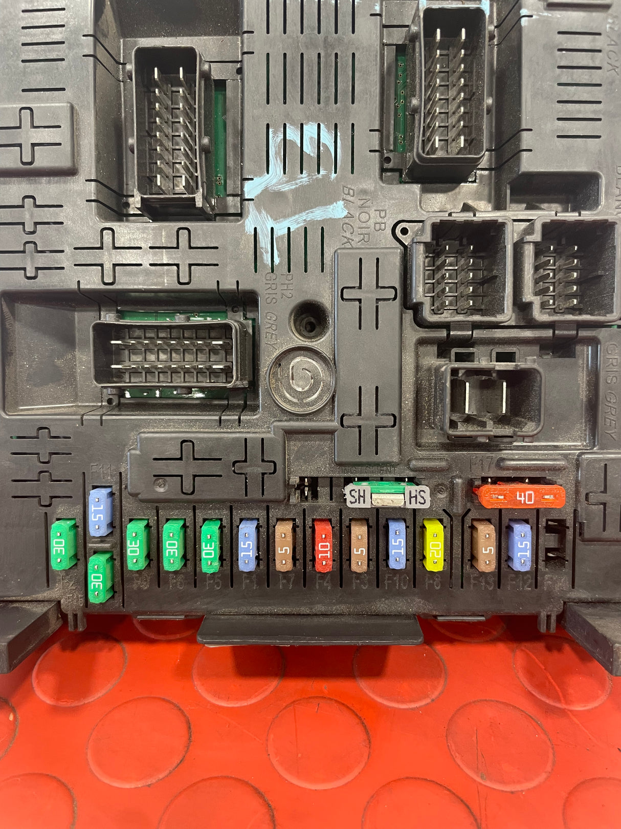 Peugeot Partner/Citroen Berlingo FUSE BOX  P/N 966689538002