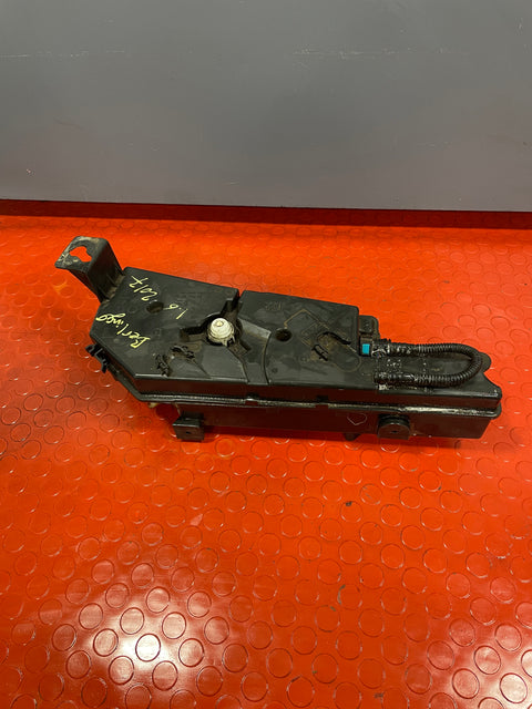 Citroen Berlingo/Peugeot Partner FUEL ADDITIVE TANK 1.6 2017 P/N 9672052180-1