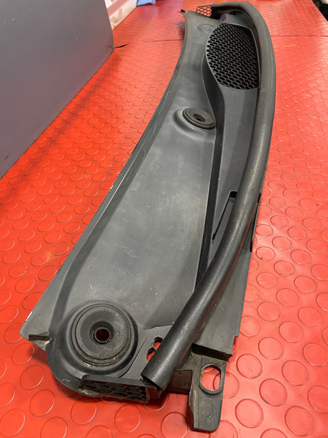 Peugeot Partner/Citroen Berlingo SCUTTLE PANEL WIPER TRIM 2015-2018  P/N 9680568877