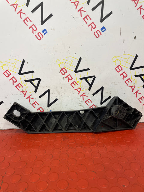 Vauxhall Vivaro/Nissan NV300/Renault Trafic MK3. SLAM PANEL BRACKET      P/N 625001299R