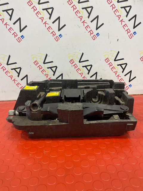Renault Master/V Movano JACK AND WHEEL BRACE WITH EXTENSION BAR AND FOAM HOLDER  P/N 995016340R