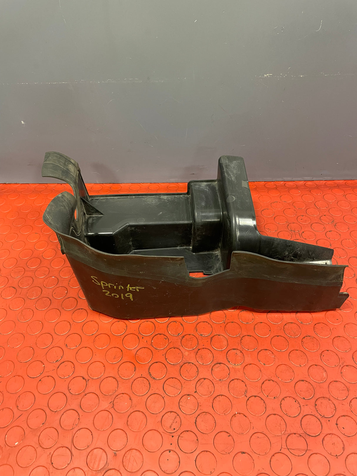 Mercedes Sprinter FRONT RIGHT AIR DUCT GUIDE 2019 P/N A9108804600