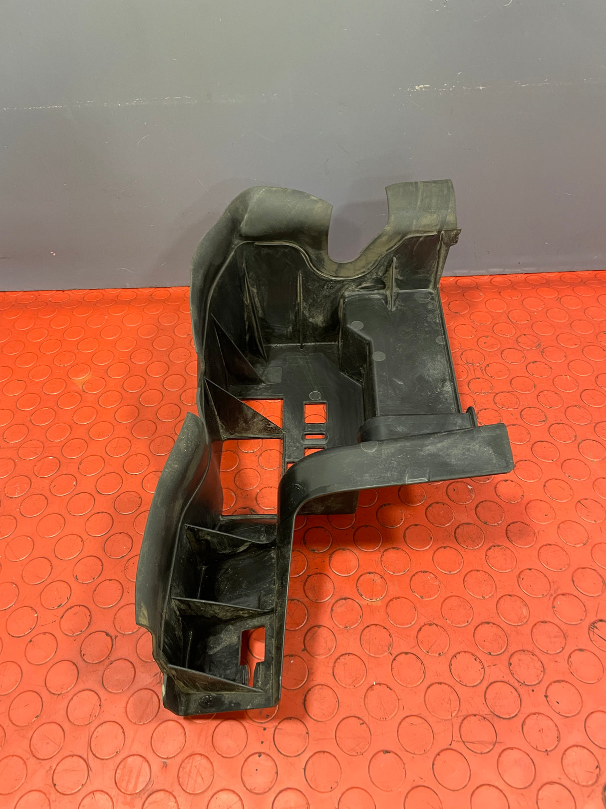Mercedes Sprinter FRONT RIGHT AIR DUCT GUIDE 2019 P/N A9108804600