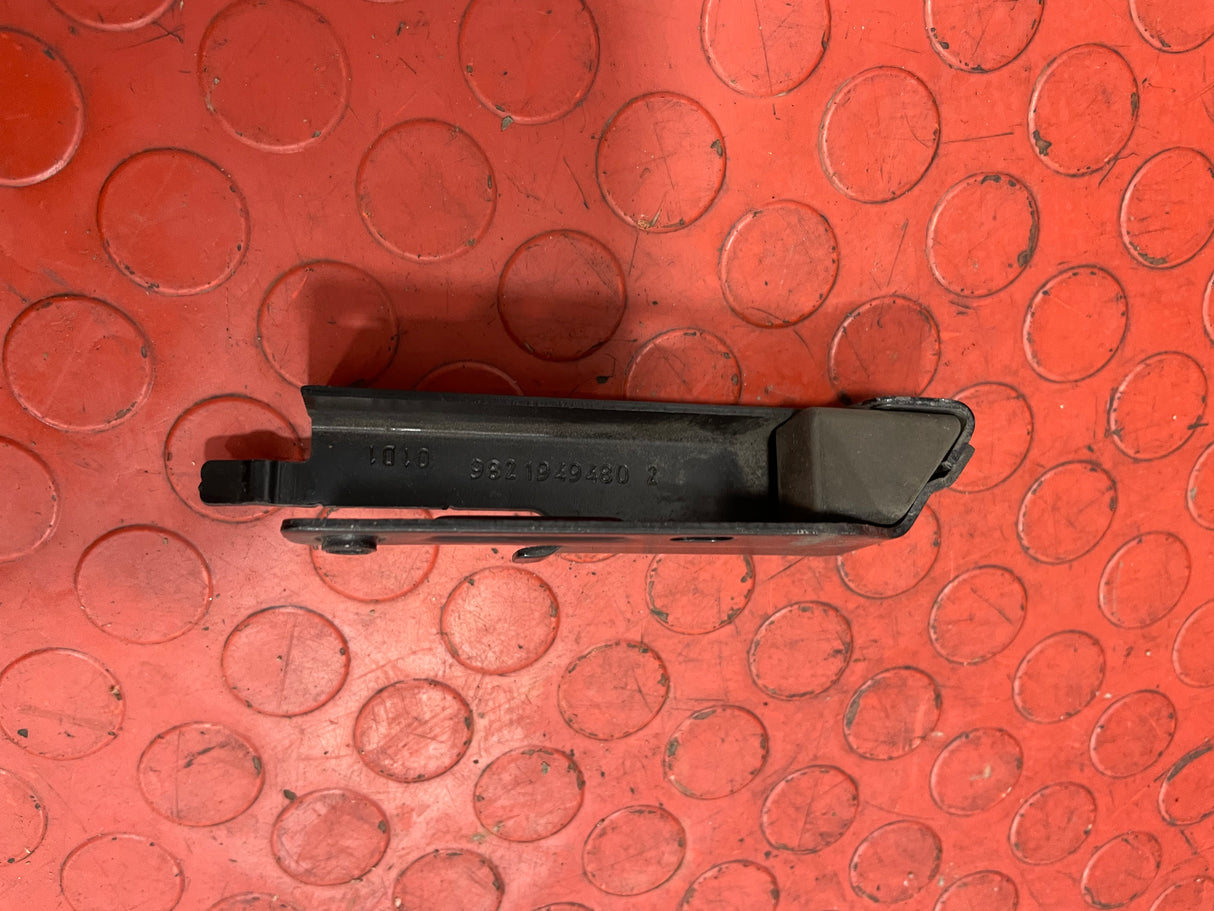 Citroen Berlingo/Peugeot Partner SLIDING DOOR LOWER STOPPER Driver's Side 2019-2024 P/N 9821949180