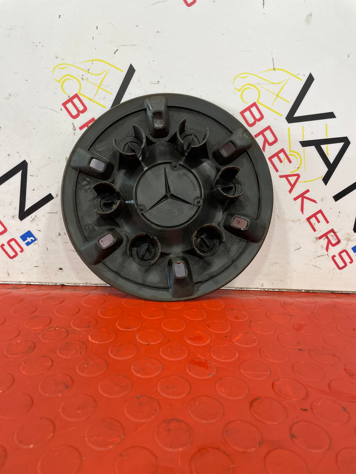 Mercedes Sprinter WHEEL CENTER CAP TRIM P/N 9064010025
