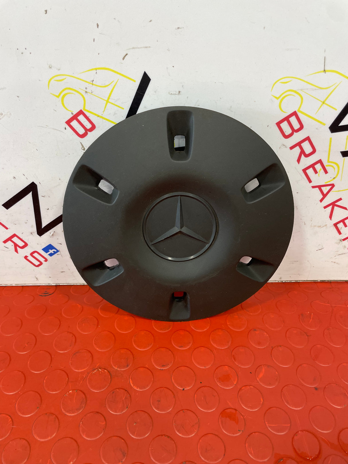 Mercedes Sprinter WHEEL CENTER CAP TRIM P/N 9064010025