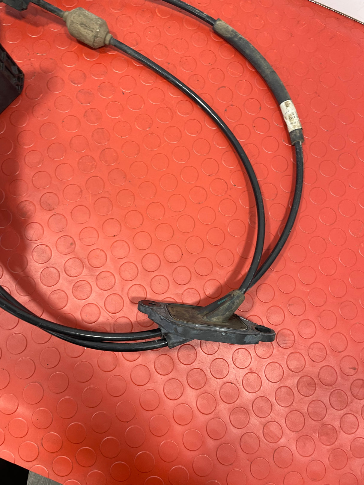 Renault GEAR SELECTOR WITH GEAR CABLES (6 SPEED) FWD 2016 P/N 349352755R