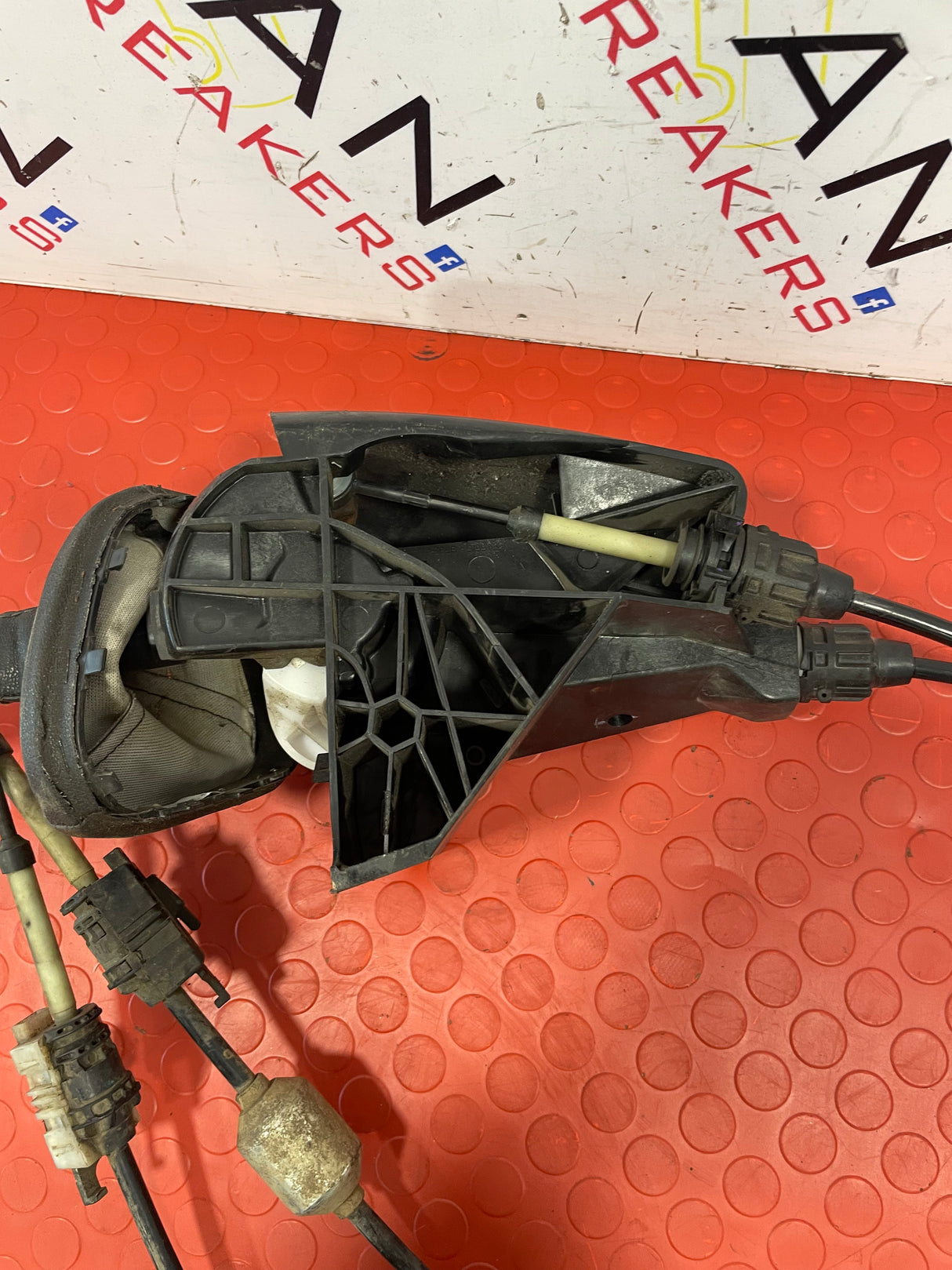 Renault GEAR SELECTOR WITH GEAR CABLES (6 SPEED) FWD 2016 P/N 349352755R