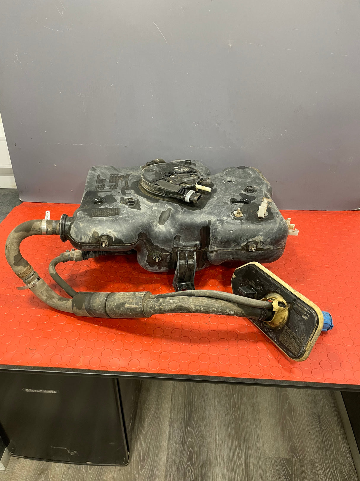 Vauxhall Vivaro/Renault Trafic/Nissan NV300 ADBLUE TANK w/ FILLER HOSE 1.6 2014-2019 P/N 172A22038R