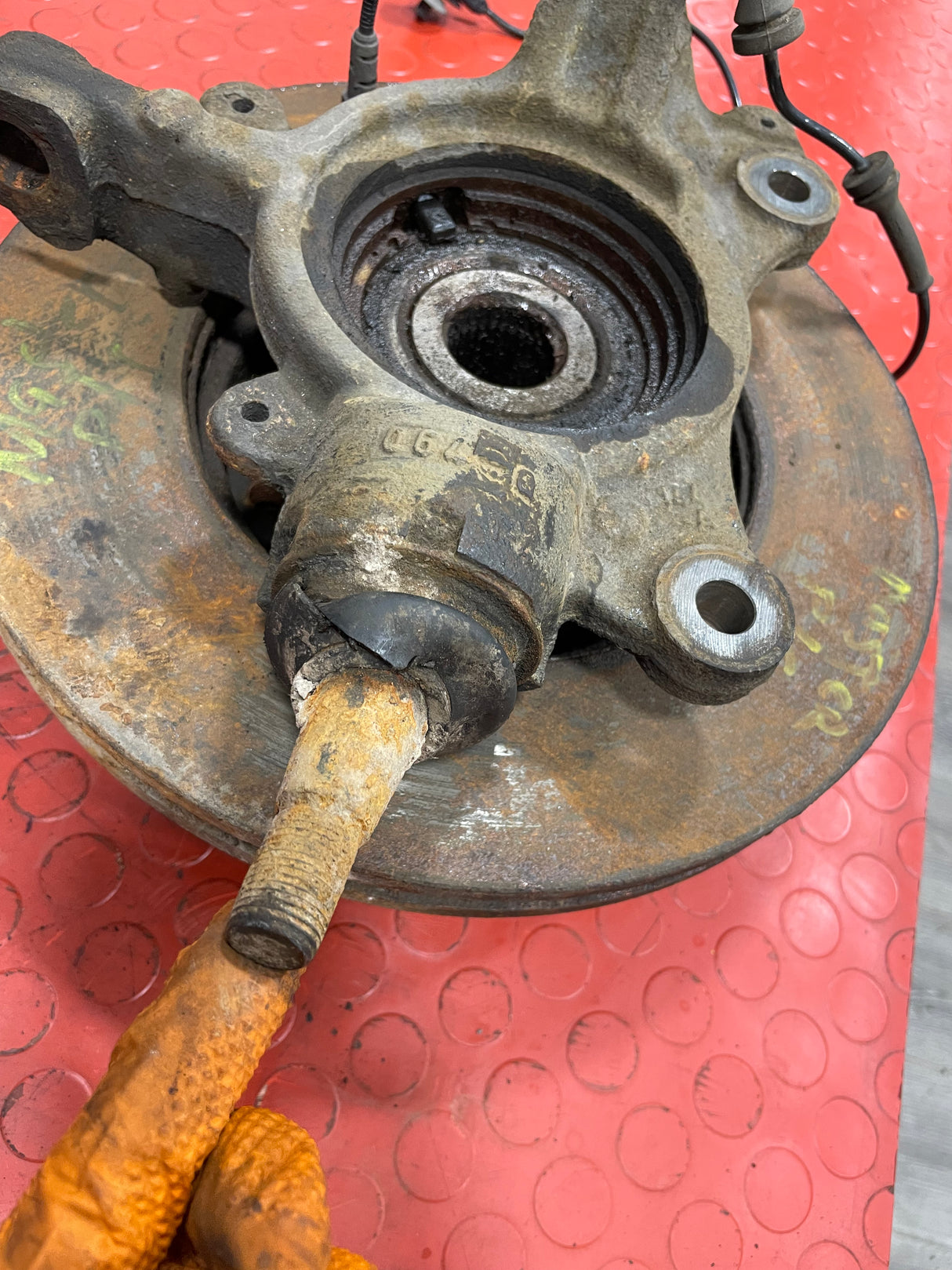 Renault Master/Vauxhall Movano/NV400 FRONT WHEEL HUB (Busted Ball Joint) Passenger's Side FWD 2010-2017 P/N 400150081R
