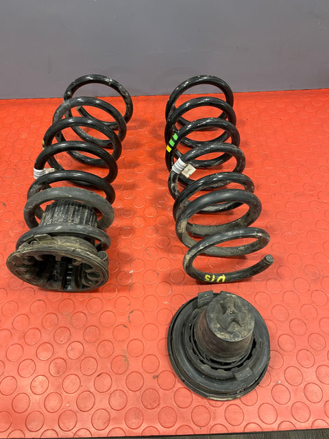 Citroen Berlingo/Peugeot Partner/vauxhall Combo/Toyota Proace City REAR COIL SPRING PAIR w/ RUBBER PLATE P/N 9824534080