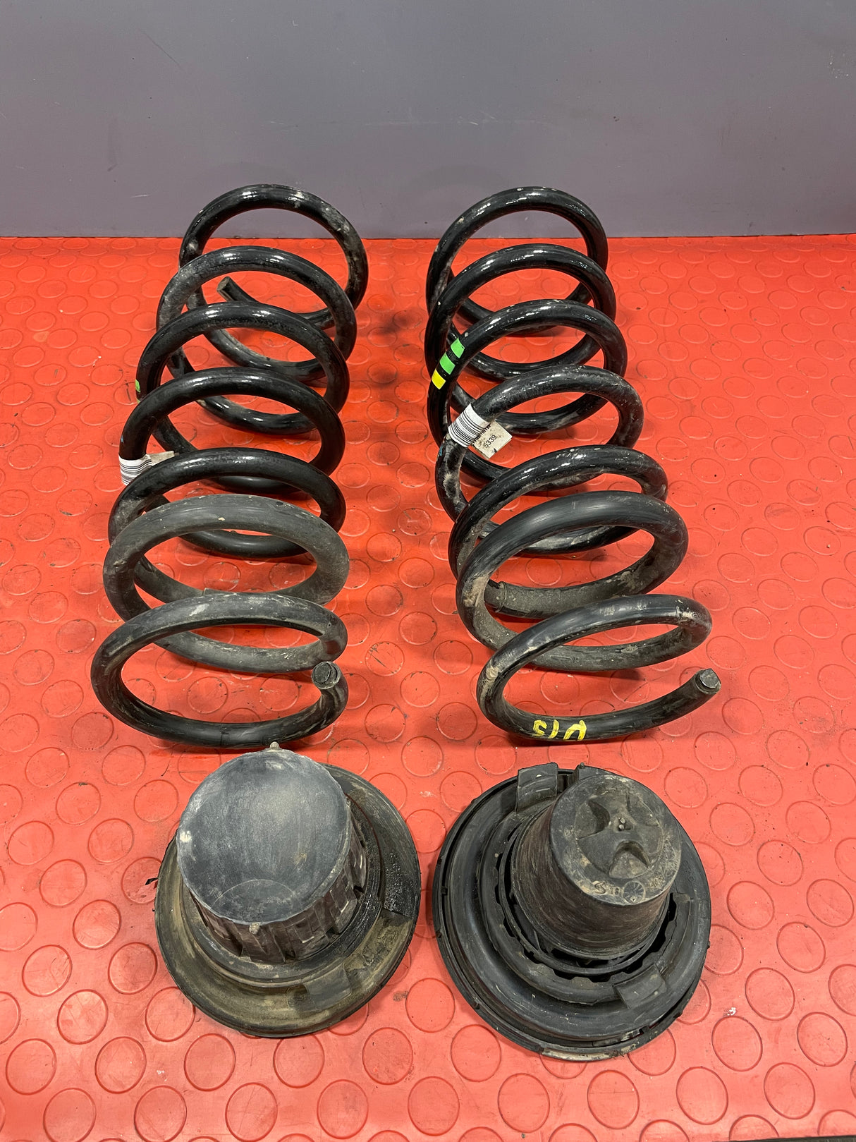 Citroen Berlingo/Peugeot Partner/vauxhall Combo/Toyota Proace City REAR COIL SPRING PAIR w/ RUBBER PLATE 2019-2024 P/N 9824534080