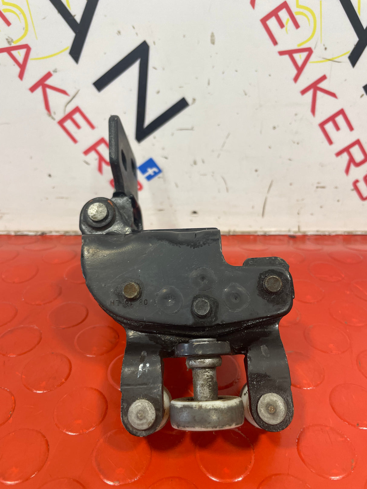 Ford Transit MK8 LEFT SIDE SLIDING DOOR HINGE ROOLER MIDDLE  P/N BK31V268K35AE