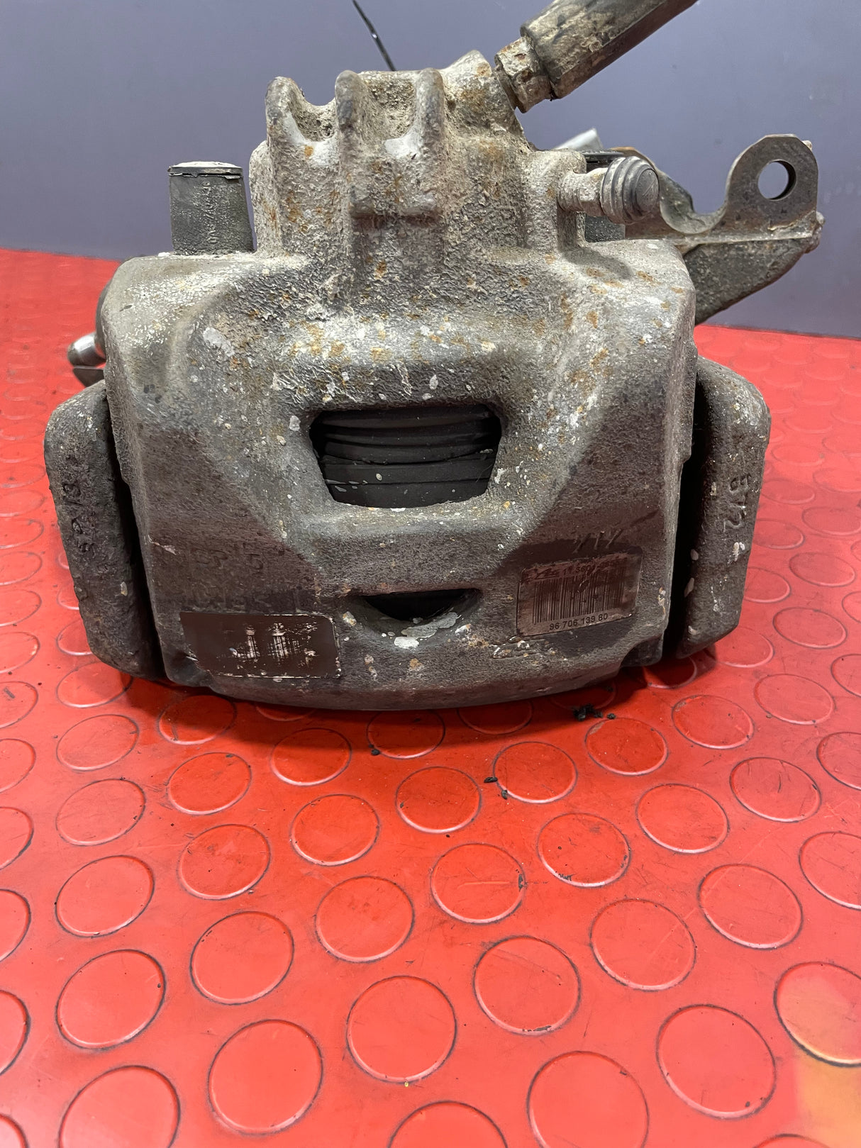 Citroen Berlingo/Peugeot Partner FRONT WHEEL HUB & BRAKE CALIPER Passenger's Side 2008-2018 P/N 9670613980 / 9813759680