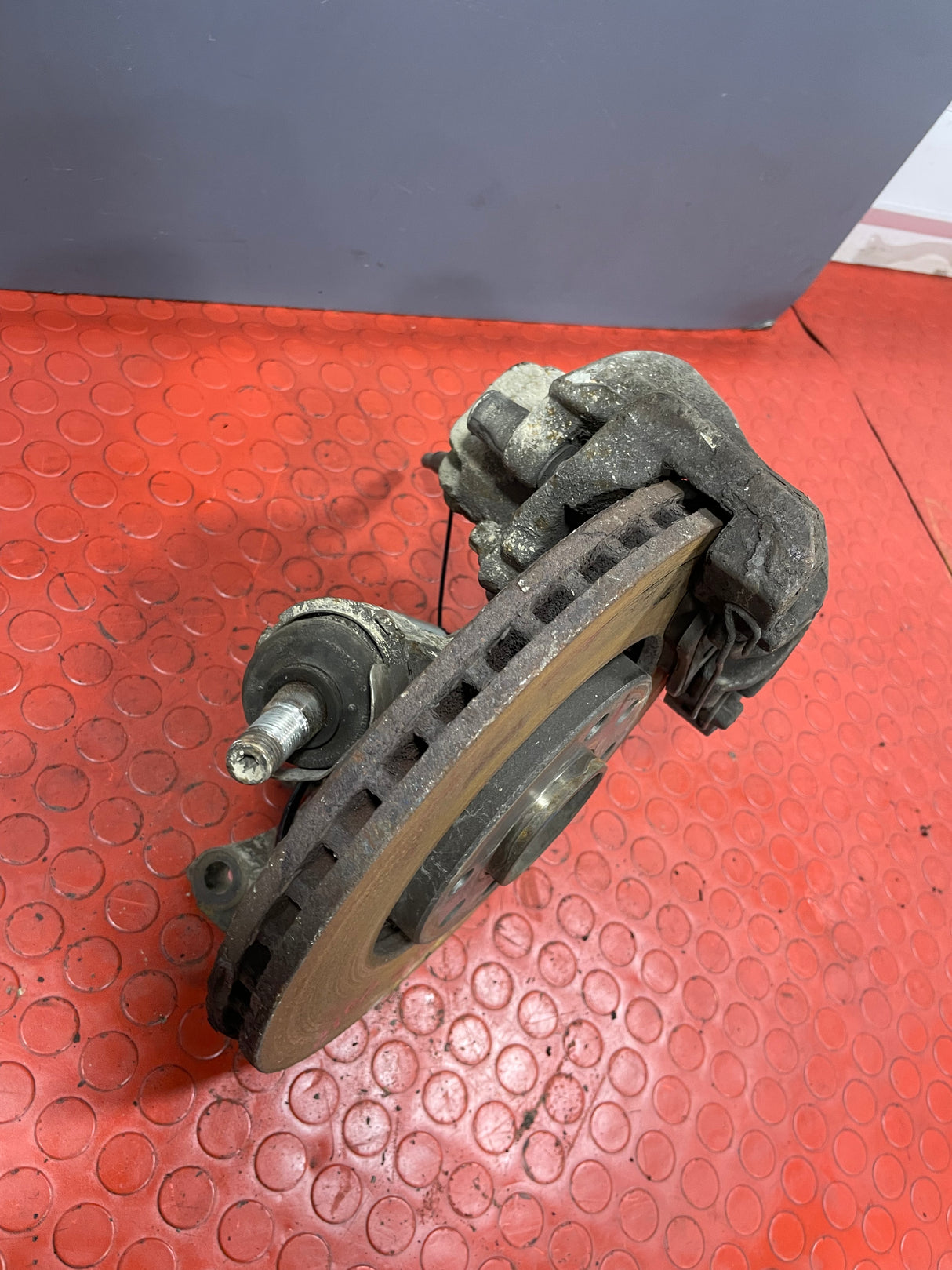 Citroen Berlingo/Peugeot Partner FRONT WHEEL HUB & BRAKE CALIPER Passenger's Side 2008-2018 P/N 9670613980 / 9813759680