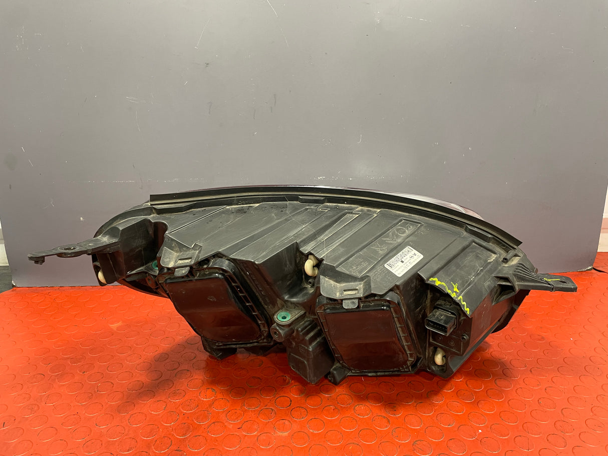Vauxhall Vivaro/Citroen Dispatch/Peugeot Expert/Toyota Proace/Fiat Scudo HEADLIGHT ASSEMBLY Passenger's Side (w/ Repair Please See Photos) 2016-2024 P/N 9808567980 - 1