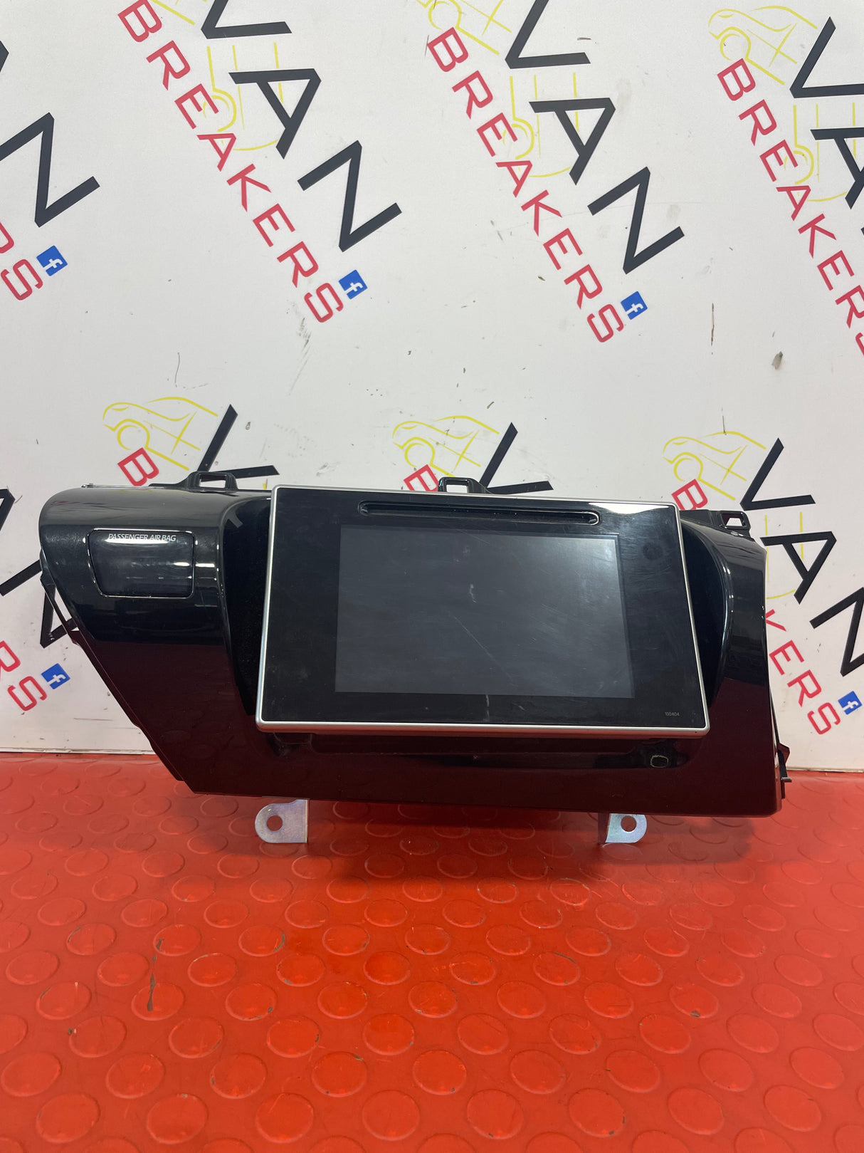 Toyota Hilux MULTI FUNCTION TOUCH SCREEN DISPLAY WITH SAT NAV AND SURROUND  RADIO 2015-2022   P/N 55422KK050 / 86140-0k630