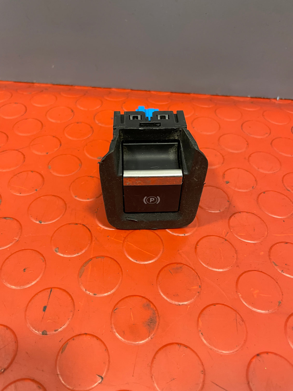 Citroen Berlingo/Peugeot Partner HANDBRAKE SWITCH 2016-2023 P/N 9813146377