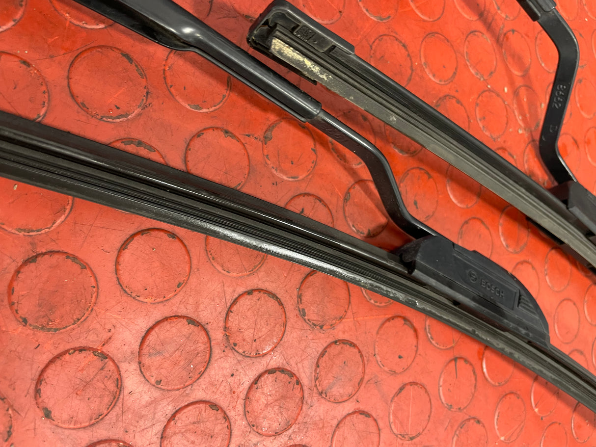 Toyota Hilux Invincible SET OF WIPER ARM LEFT & RIGHT W/ BOSCH BLADE 2017 P/N 5782525PA/5782526DR