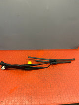 Toyota Hilux Invincible SET OF WIPER ARM LEFT & RIGHT W/ BOSCH BLADE 2017 P/N 5782525PA/5782526DR