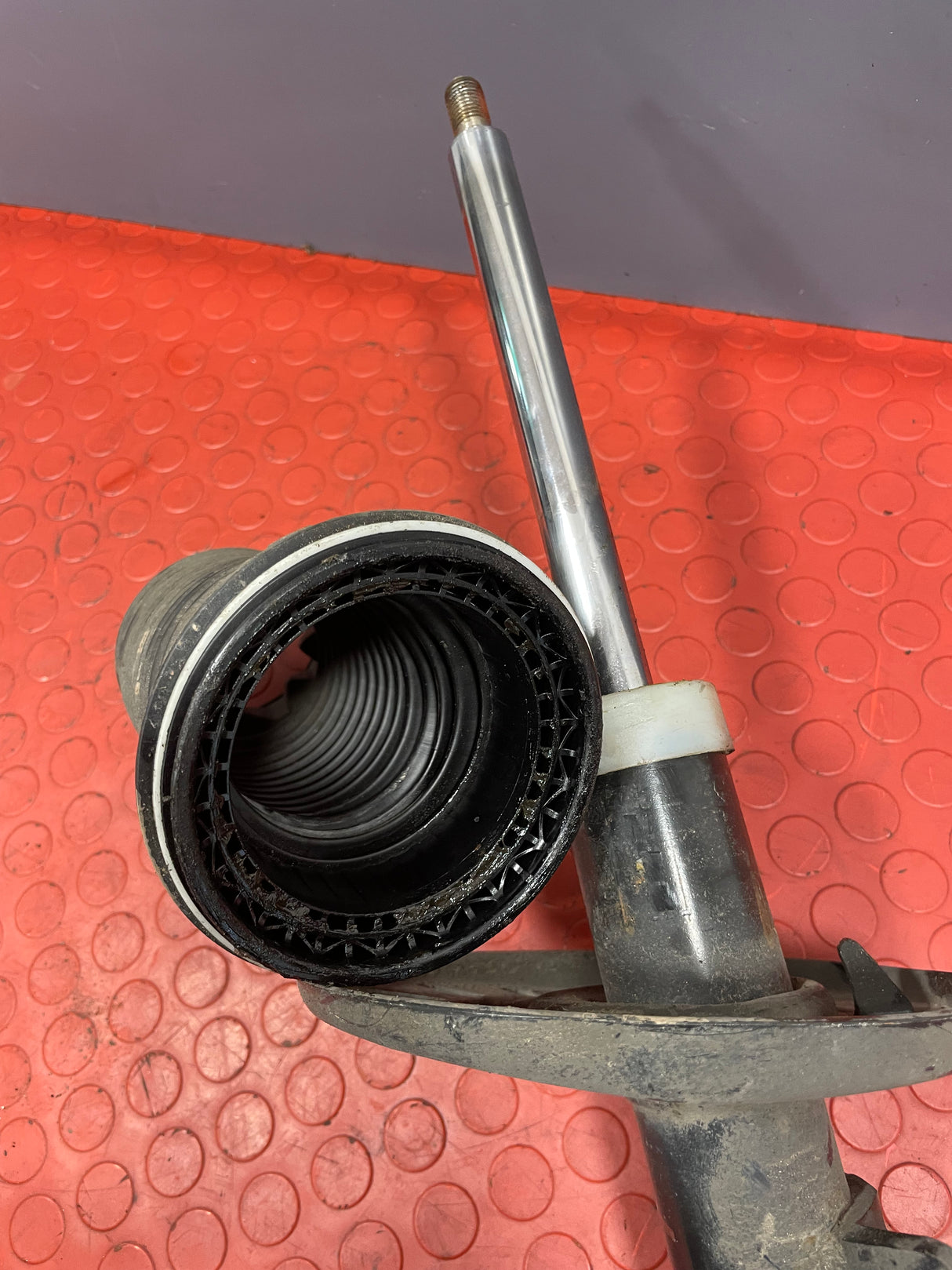 Citroen Berlingo/Peugeot Partner FRONT SHOCK ABSORBER ONLY w/o SPRING (Fits Both Sides) 2019-2023 P/N 9833306080 - 2